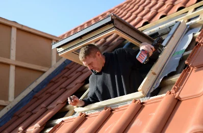 Pose de fenêtres de toit Velux à Thuillières